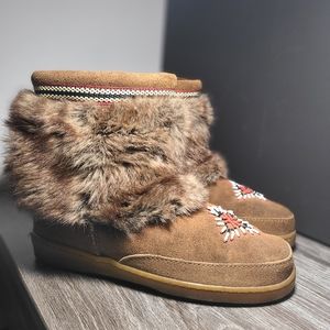 Minnetonka Mukluk Moccasin Boot Size 8 Women's